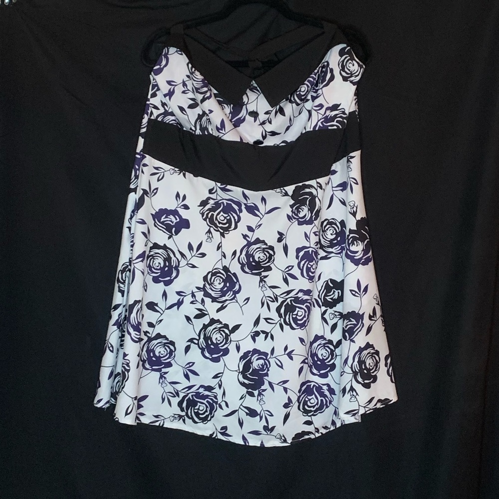 White and Black/Blue Flower Halter Top Dress, Size XXL